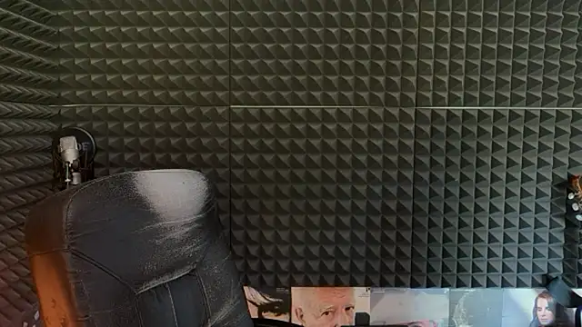 Snapshot of Noitelivre chatting on 04/04/26, 06:16 Noitelivre online show from 04/04/26, 06:16