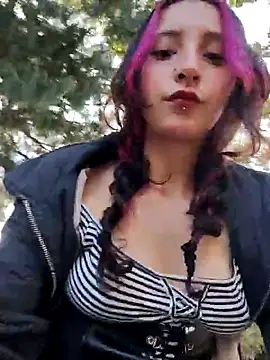 Snapshot of _Laary chatting on 10/04/25, 09:02 Laary online show from 10/04/25, 09:02