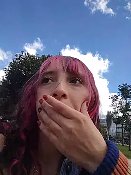 Snapshot of _Laary chatting on 12/13/25, 07:53 Laary online show from 12/13/25, 07:53