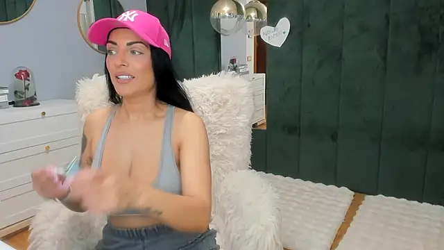 ElisaBaxter online show from 11/24/25, 05:07