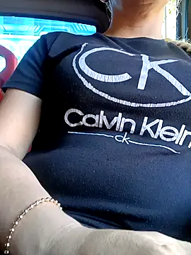 Snapshot of Nicolle_Milf chatting on 02/02/25, 08:08 Nicolle Milf online show from 02/02/25, 08:08