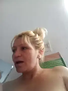 Snapshot of Nicolle_Milf chatting on 03/03/25, 05:39 Nicolle Milf online show from 03/03/25, 05:39