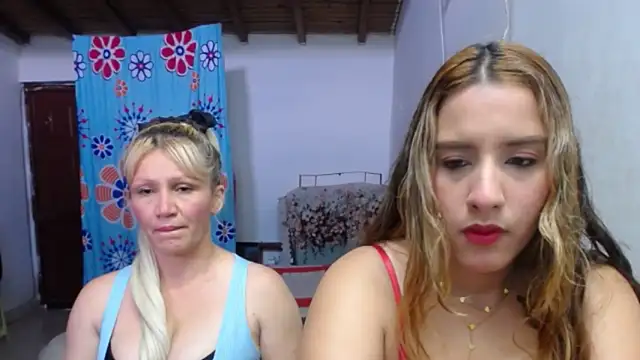 Snapshot of Nicolle_Milf chatting on 10/10/25, 06:40 Nicolle Milf online show from 10/10/25, 06:40