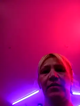 Snapshot of Nicolle_Milf chatting on 11/13/25, 06:18 Nicolle Milf online show from 11/13/25, 06:18