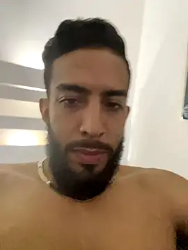 Snapshot of Alessandro__Rossi chatting on 09/17/25, 02:19 Alessandro Rossi online show from 09/17/25, 02:19