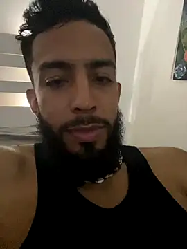 Snapshot of Alessandro__Rossi chatting on 11/17/25, 04:40 Alessandro Rossi online show from 11/17/25, 04:40