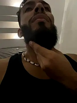 Snapshot of Alessandro__Rossi chatting on 11/19/25, 04:45 Alessandro Rossi online show from 11/19/25, 04:45