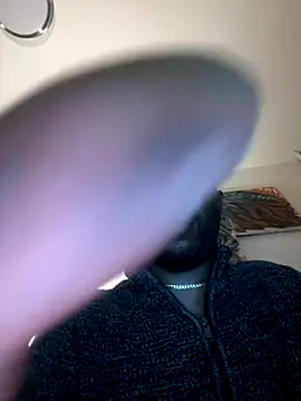 Snapshot of KingB8r chatting on 09/25/25, 02:59 KingB8r online show from 09/25/25, 02:59