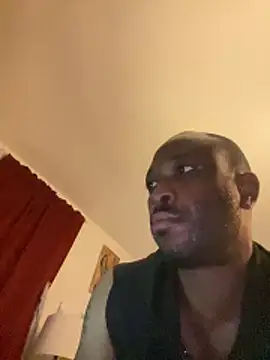 Snapshot of KingB8r chatting on 12/18/25, 04:07 KingB8r online show from 12/18/25, 04:07