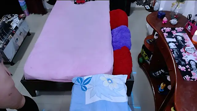 lufek23 online show from 01/20/25, 12:04