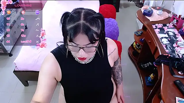 lufek23 online show from 02/28/25, 05:26