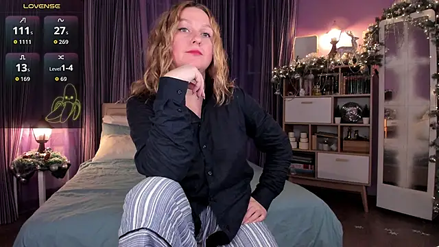 Snapshot of Lazy_Lady chatting on 12/14/25, 12:54 Lazy Lady online show from 12/14/25, 12:54