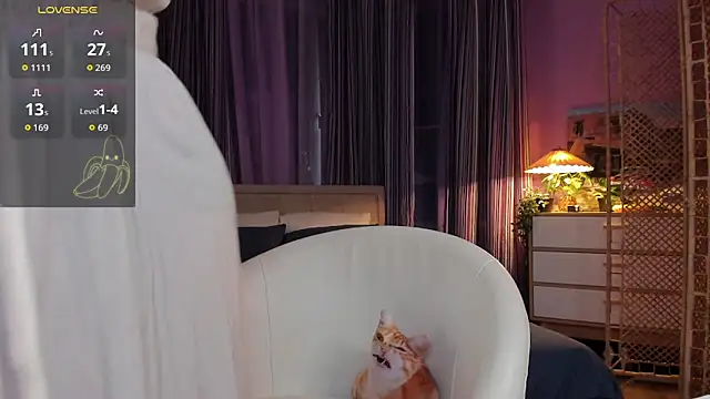 Snapshot of Lazy_Lady chatting on 02/22/26, 02:04 Lazy Lady online show from 02/22/26, 02:04