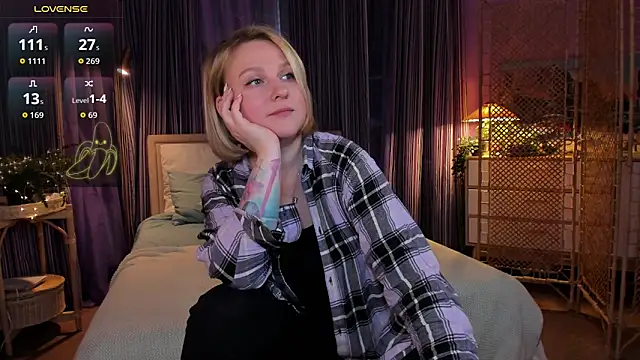 Snapshot of Lazy_Lady chatting on 02/25/26, 11:09 Lazy Lady online show from 02/25/26, 11:09