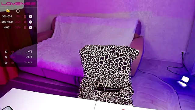 Snapshot of Rose-Baby chatting on 12/13/24, 04:38 Rose-Baby online show from 12/13/24, 04:38