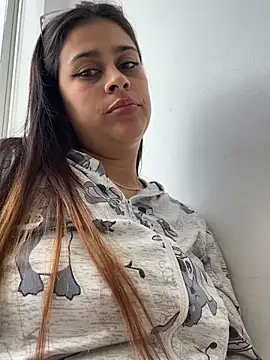 Latina sexy1 online show from 02/12/26, 02:12