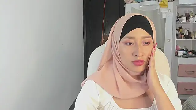 adila anich online show from 01/07/25, 12:24