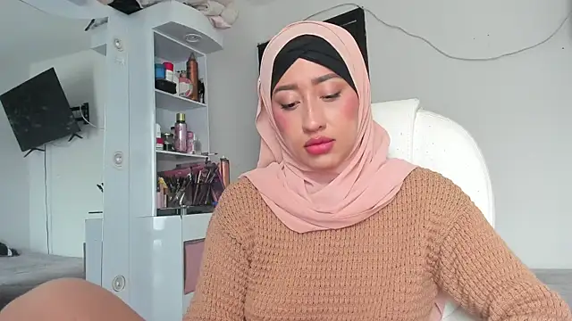 adila anich online show from 09/19/25, 06:30