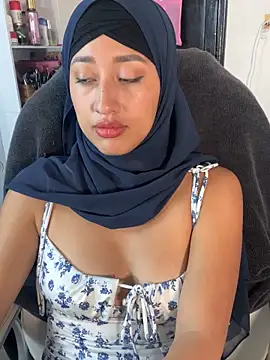 adila anich online show from 09/25/25, 12:03