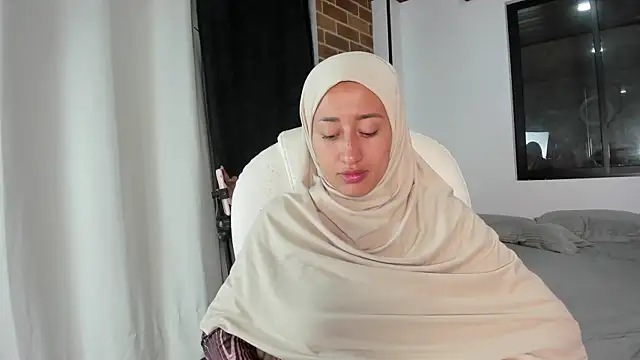 adila anich online show from 11/16/25, 02:28