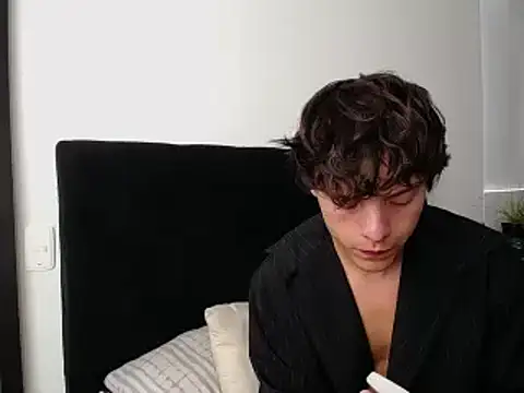 Snapshot of Santiago_kiler chatting on 12/30/24, 05:34 Santiago kiler online show from 12/30/24, 05:34