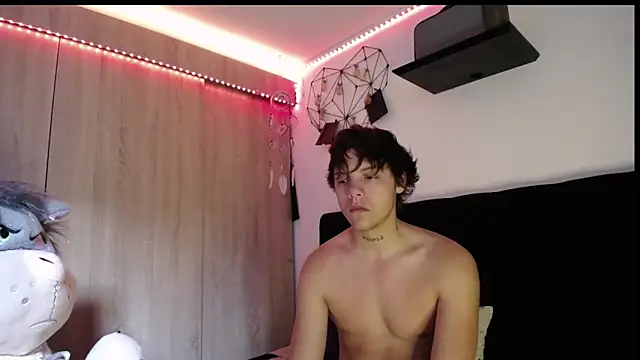 Santiago kiler online show from 02/02/26, 12:04