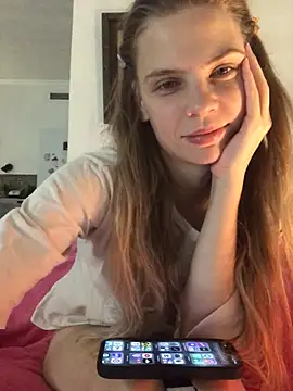 Snapshot of LeyaJohnson chatting on 12/20/24, 07:39 LeyaJohnson online show from 12/20/24, 07:39