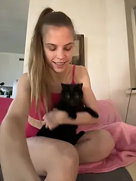 Snapshot of LeyaJohnson chatting on 01/19/25, 08:09 LeyaJohnson online show from 01/19/25, 08:09