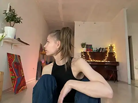 LeyaJohnson online show from 04/10/26, 11:59