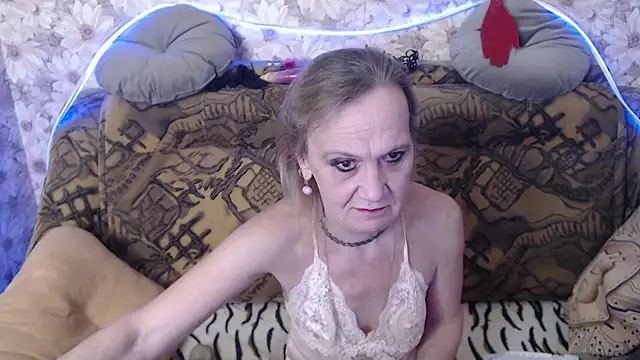 MissBekker online show from 11/17/25, 09:20