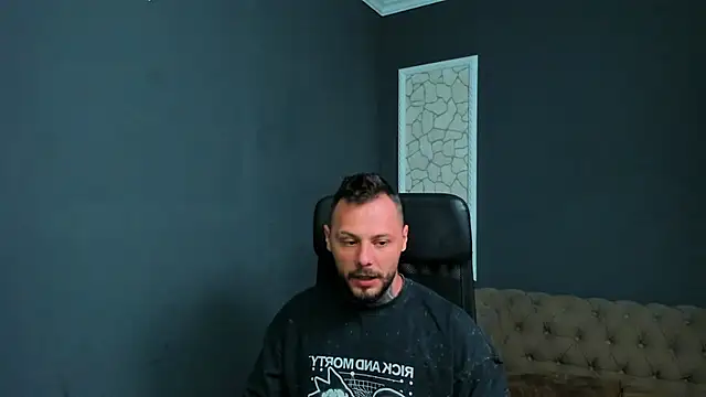 Snapshot of BrianHunts chatting on 05/17/26, 04:32 BrianHunts online show from 05/17/26, 04:32