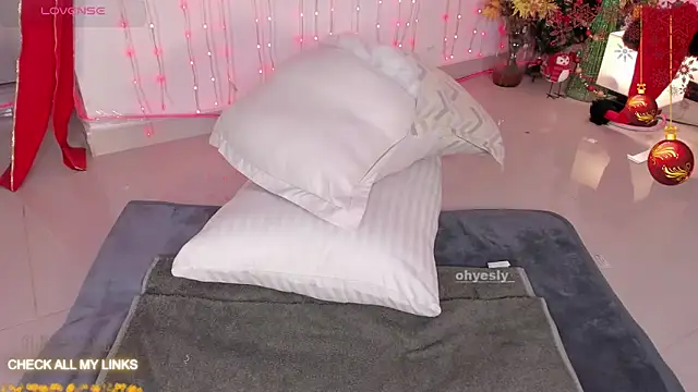 ohyesly  online show from 12/19/25, 10:11