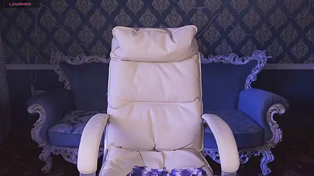 Daphne Moss online show from 10/14/25, 07:42