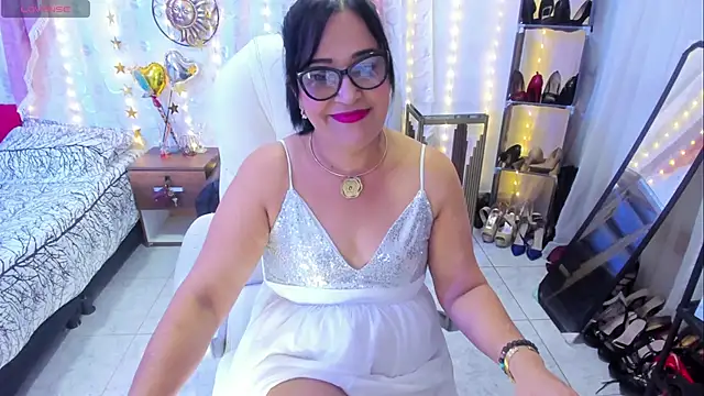 Chanel Doll  online show from 03/08/25, 10:54