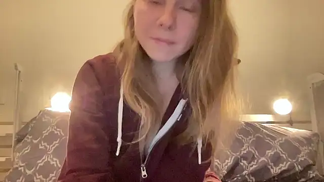 Snapshot of SweetLucy96 chatting on 12/19/24, 05:40 SweetLucy96 online show from 12/19/24, 05:40