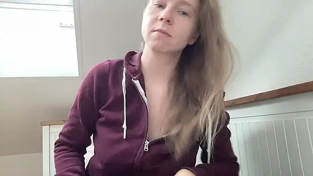 Snapshot of SweetLucy96 chatting on 12/22/24, 09:11 SweetLucy96 online show from 12/22/24, 09:11