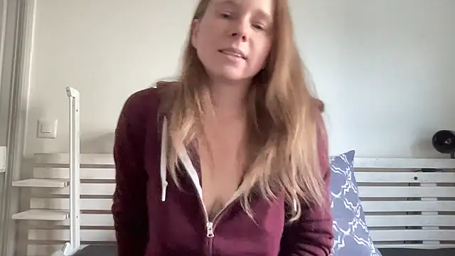 Snapshot of SweetLucy96 chatting on 12/24/24, 01:28 SweetLucy96 online show from 12/24/24, 01:28