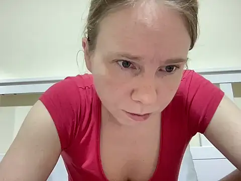 Snapshot of SweetLucy96 chatting on 11/14/25, 12:04 SweetLucy96 online show from 11/14/25, 12:04