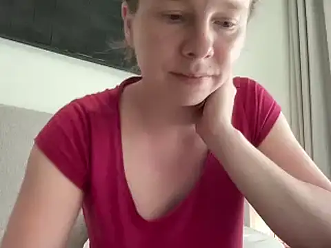 SweetLucy96 online show from 05/04/26, 12:01