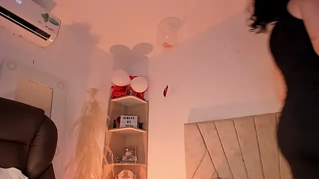  Niah  online show from 02/19/25, 09:25