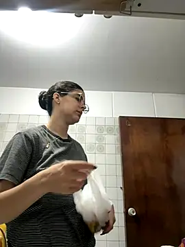  Niah  online show from 11/29/25, 01:19