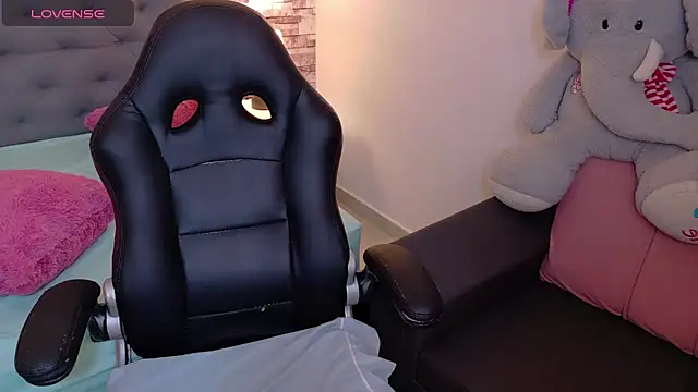 tamara colliins  online show from 10/01/25, 03:12