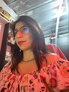 Snapshot of kateeen18 chatting on 12/18/25, 03:12 kateeen18 online show from 12/18/25, 03:12