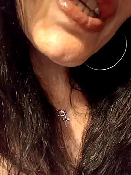 Snapshot of eva750 chatting on 12/30/24, 05:13 eva750 online show from 12/30/24, 05:13