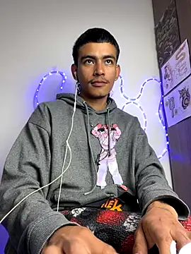 Snapshot of sorry-mom69 chatting on 12/05/25, 01:20 sorry-mom69 online show from 12/05/25, 01:20