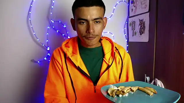 Snapshot of sorry-mom69 chatting on 12/13/25, 07:53 sorry-mom69 online show from 12/13/25, 07:53