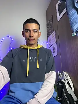 Snapshot of sorry-mom69 chatting on 12/14/25, 12:21 sorry-mom69 online show from 12/14/25, 12:21