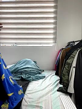 Snapshot of sorry-mom69 chatting on 12/16/25, 02:33 sorry-mom69 online show from 12/16/25, 02:33