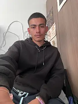 Snapshot of sorry-mom69 chatting on 12/19/25, 06:37 sorry-mom69 online show from 12/19/25, 06:37