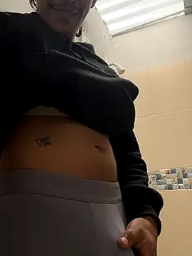 Snapshot of sorry-mom69 chatting on 12/20/25, 07:32 sorry-mom69 online show from 12/20/25, 07:32